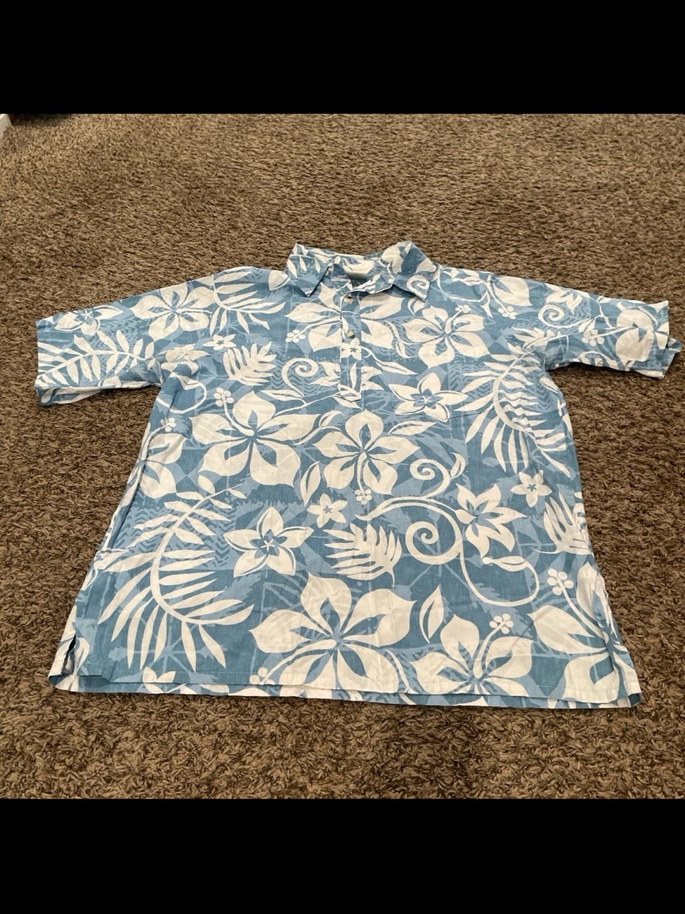 Go barefoot three button plumeria print Hawaiian shirt men’s large